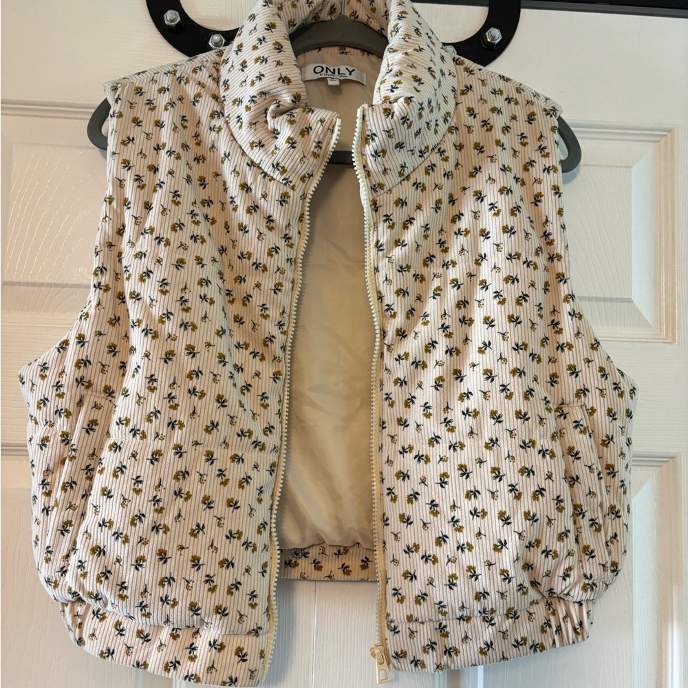 Floral Corduroy Cropped Vest